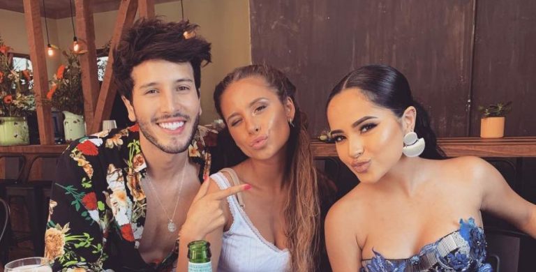 ¿Se puso celosa? Captan a Camila Gallardo interrumpiendo abrazo entre Sebastián Yatra y Becky G