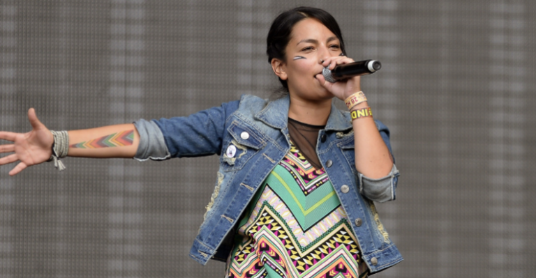 Ana Tijoux se casó en ceremonia mediada por Natalia Valdebenito