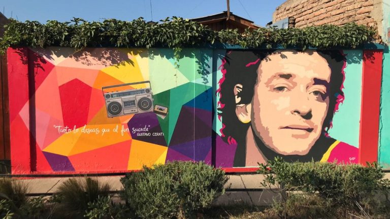 El impresionante mural de Gustavo Cerati en Quinta Normal realizado por la artista que se hizo famosa por retratar a Bielsa