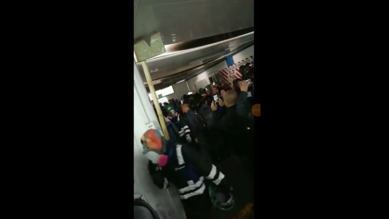 El momento preciso en que techo de mina Chuquicamata colapsa por lluvias con trabajadores dentro