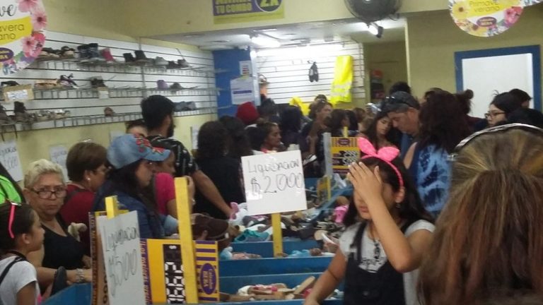 Con ofertas desde $500: Clientes arrasan con los productos en la liquidación final de Calzados Beba