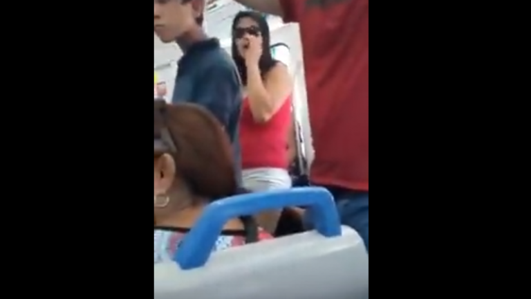 No tuvo corazón: Abandonó a su perro en estación de tren y salió corriendo para que no la persiguiera