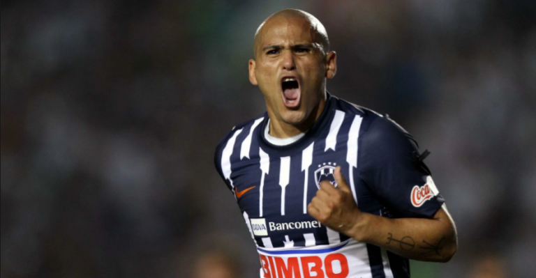 Humberto “Chupete” Suazo mostró los dotes futbolísticos de sus hijas