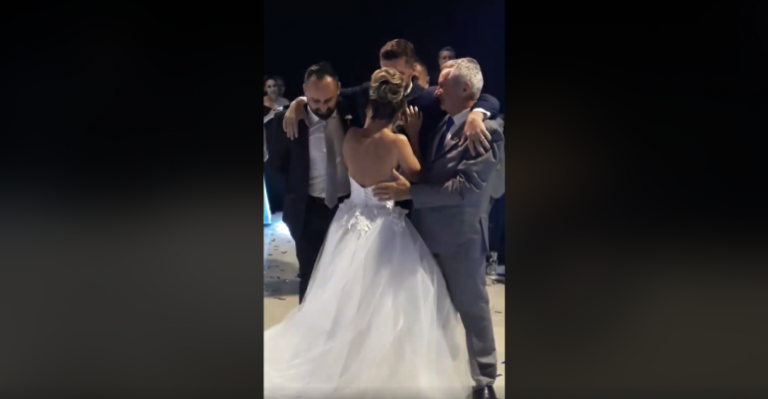 Baile de hombre paralítico y su esposa conmueve en Internet