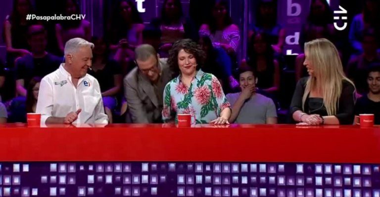 Andrea Vergara sufrió divertido percance en Pasapalabra