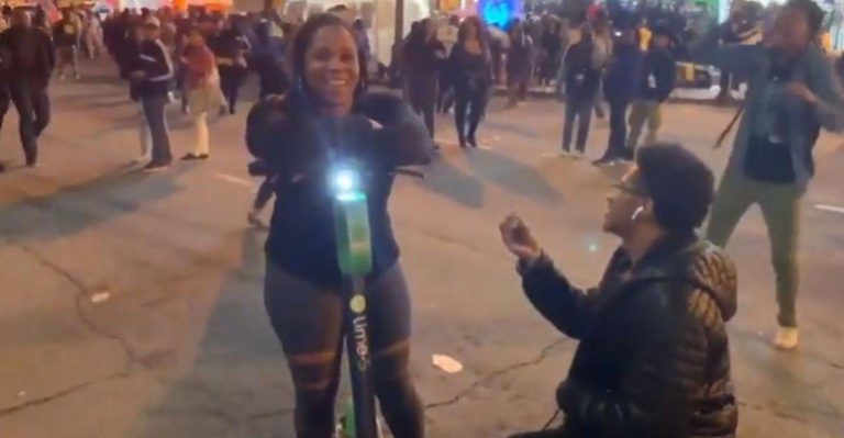 Propuesta de matrimonio a una desconocida se hace viral