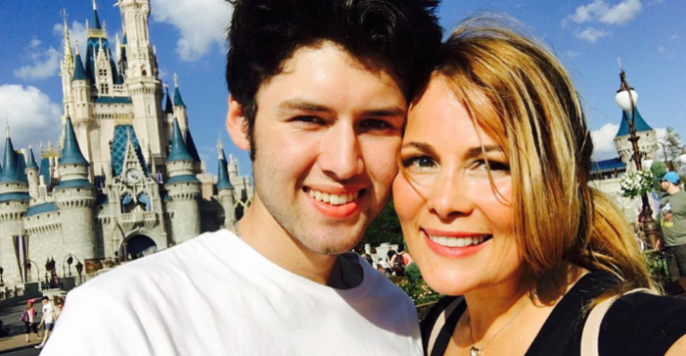 Hijo de Cathy Barriga defendió a su madre tras críticas