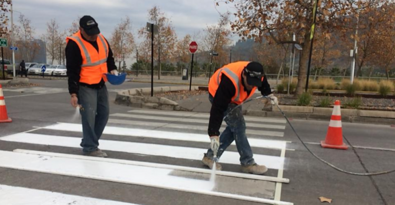 Científicas chilenas crean pintura para las calles a base de plumavit