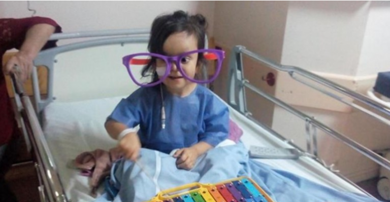 ¡Bombero sigue siendo un héroe! Niña de 4 años recibió su otro riñón