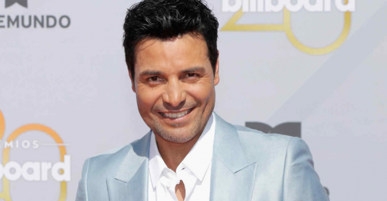 Chayanne luce irreconocible en fotografía de su juventud