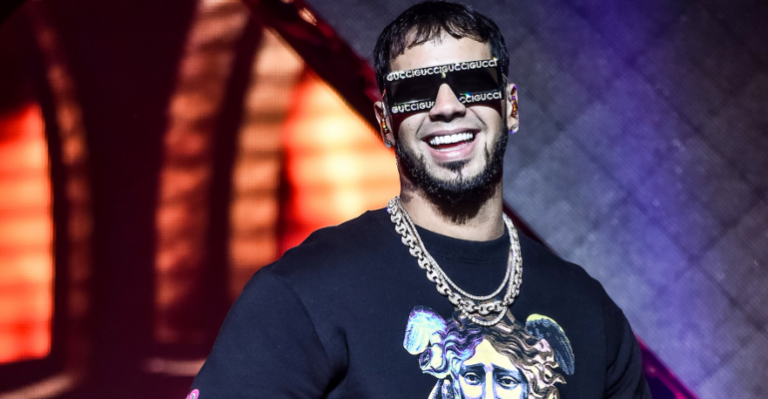 Anuel AA se lució en Instagram con dentadura de diamantes