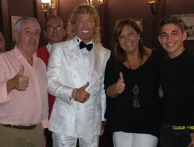 Farkas regaloneó a trabajadores del Hotel O'Higgins con millonaria propina