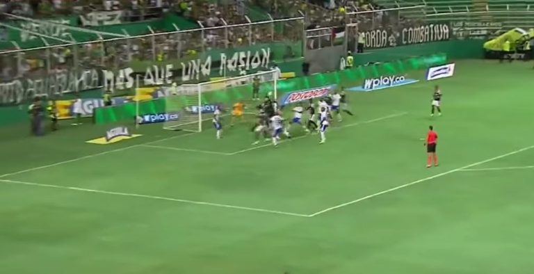 Milagro en Cali: Arquero saltó más que nadie y marcó un golazo de cabeza en el último minuto