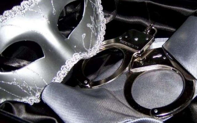 Salvan de la muerte a mujer que imitaba escena de 50 sombras de Grey