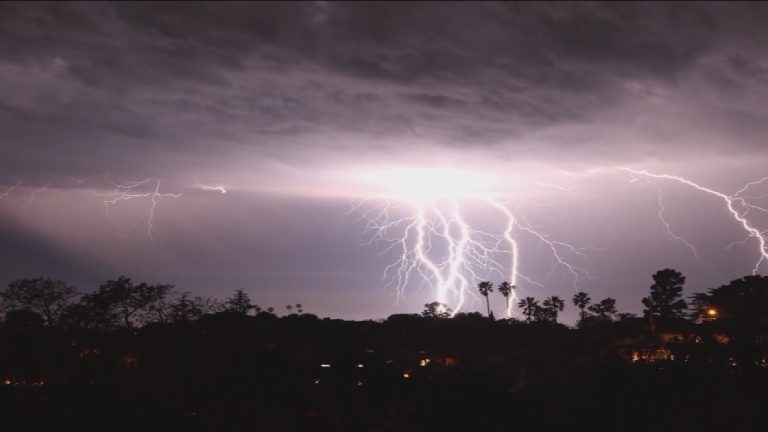 Las impresionantes imágenes que dejó la caída de más de 2.200 rayos en tan sólo 5 horas