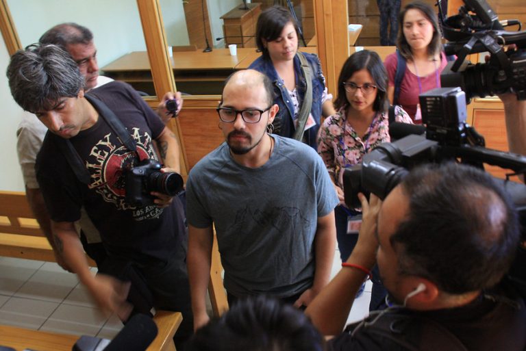 No va a la cárcel: Ex carabinero es sentenciado a pena remitida por ataque a Rodrigo Avilés