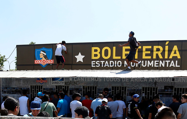 Hasta $13 mil más caro: La molestia de los hinchas de Colo Colo por alza en el precio de las entradas para el clásico