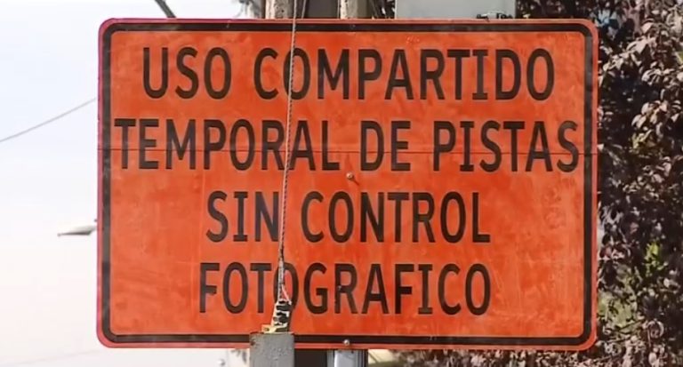 Polémicas multas en Las Condes: Arreglos obligan a automovilistas a pasar por vía para micros