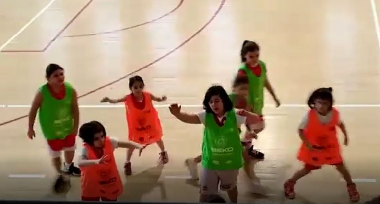 Italia: Noble gesto de jugadora con su rival en partido de básquetbol enternece a las redes