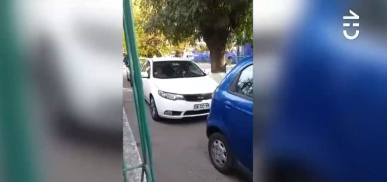 Caos en Conchalí: Automovilistas se suben a las veredas para evitar el taco en plena hora punta