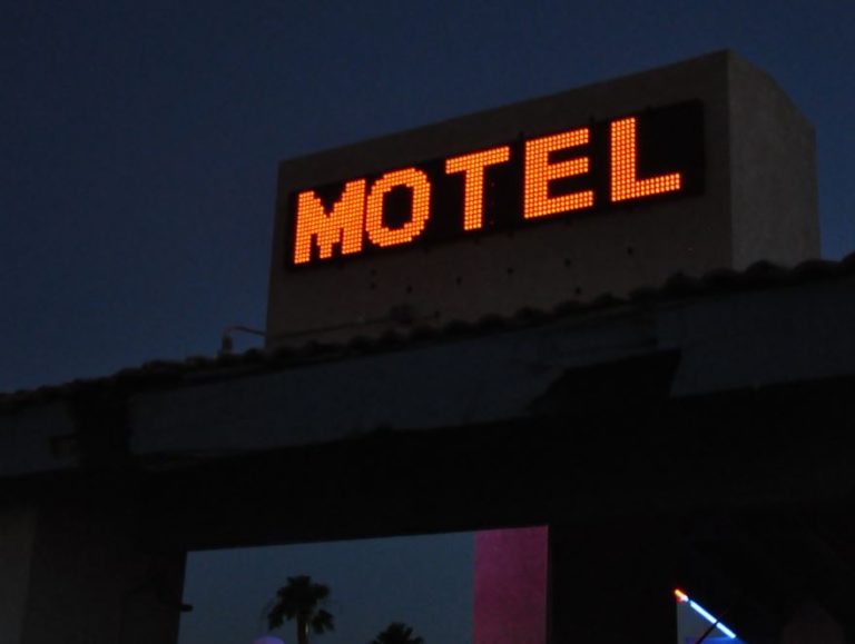 Ofertón por la “Hora del planeta”: Moteles ofrecen habitación gratis por 60 minutos
