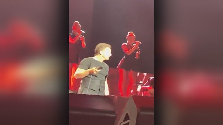 Se cansó: Sonidista de Luis Miguel renunció al staff y lo demandará por agresión