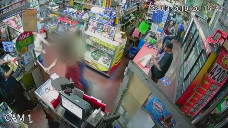 Todo por unas cervezas: Amigos de joven acusada de robo terminaron peleando a apuño limpio con dueño