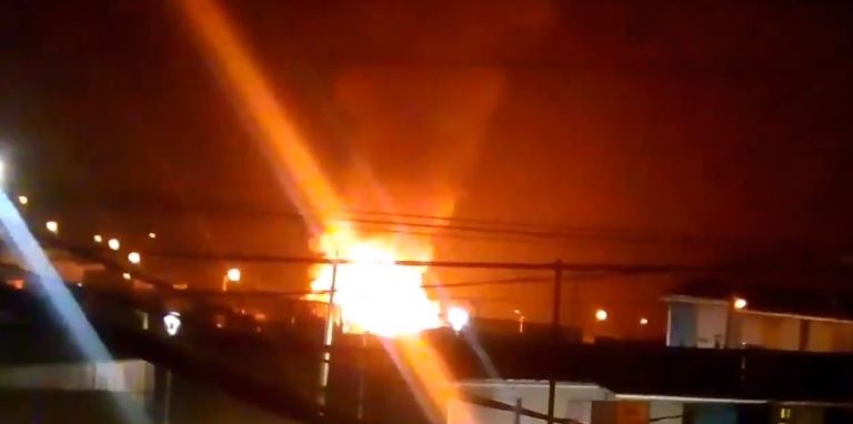 Encuentran a abuelito muerto tras incendio que destruyó tres inmuebles en Valparaíso