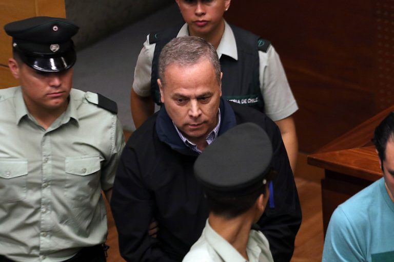 Fraude en Carabineros: Fiscalía pide presidio perpetuo para general en retiro sindicado como uno de los líderes