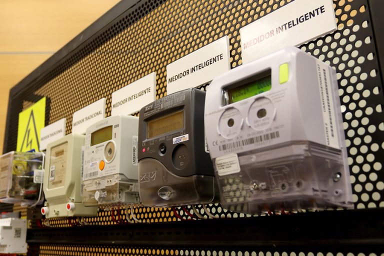 Empresas eléctricas entregarán $10 mil a usuarios que se cambien a medidores inteligentes