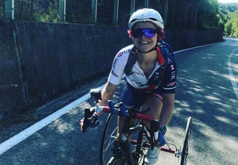 Ciclista paralímpica se operó de un tumor en su vulva que le produjo llagas y ampollas tras sentarse en el sillín