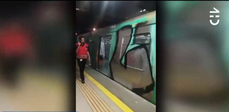Nuevamente sorprenden a grupo de jóvenes rayando vagones del Metro