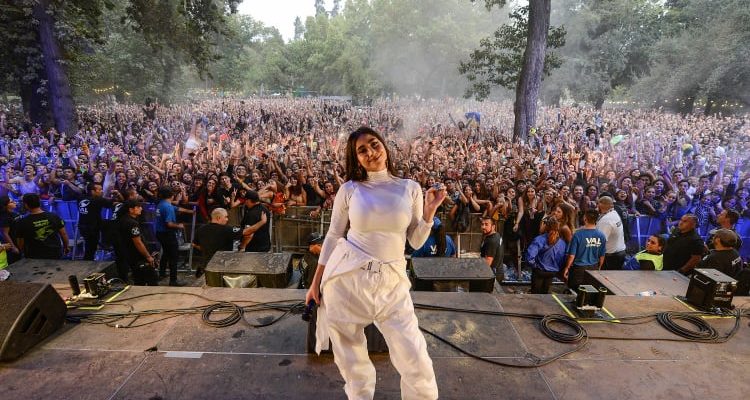 Diez cosas que alcanzas a hacer en los 15 minutos que duró el show de Paloma Mami