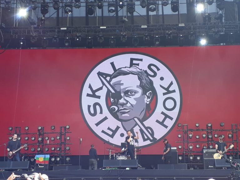 Las fotos usadas por los Fiskales Ad-Hok en Lollapalooza y que causaron el enojo de José Antonio Kast