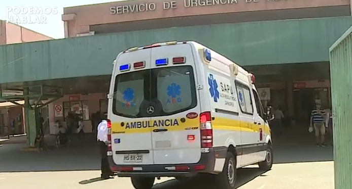 Pacientes denuncian ambulancias retenidas en hospitales por falta de camillas