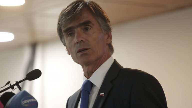 Ministro de Economía se defiende de quiénes lo tildan de 