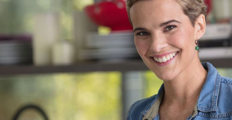 Javiera Suárez estrenó nuevo look tras tratamiento de radioterapia