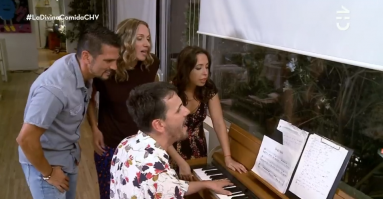 Sergio Lagos cerró su noche con una clásica canción en La Divina Comida