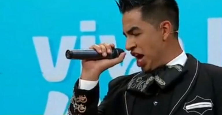 Hijo de Gigi Martin cantó al ritmo de Vicente Fernández en Pasapalabra