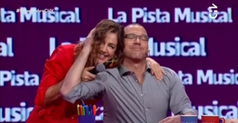 Bárbara Rebolledo conquistó a Julián Elfenbein cantando en Pasapalabra