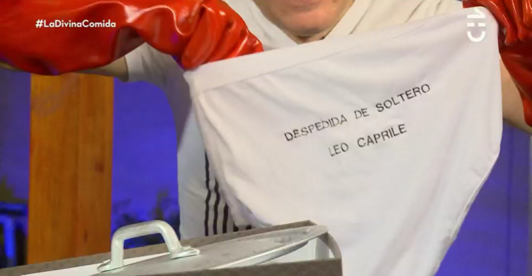 Hugo Valencia sacó los trapitos al sol de Charola Pizarro con curioso regalo