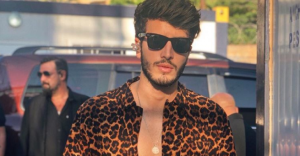 Sebastián Yatra sufrió inesperada caída en programa de televisión