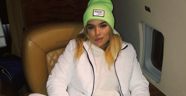 Karol G sorprendió a sus seguidores con cabello oscuro