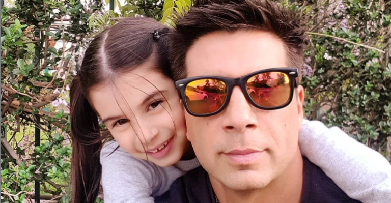 La tierna foto de Mario Velasco con su hija en primer día de clases