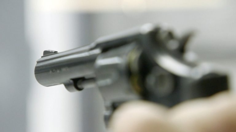 Alarmantes cifras: Carabineros está extraviando armamento de guerra y municiones desde cuarteles