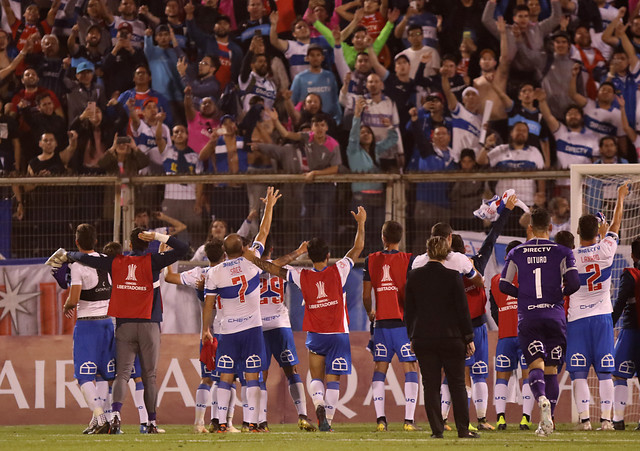 Anciana dejó todo en la tribuna alentando a la UC ante Gremio