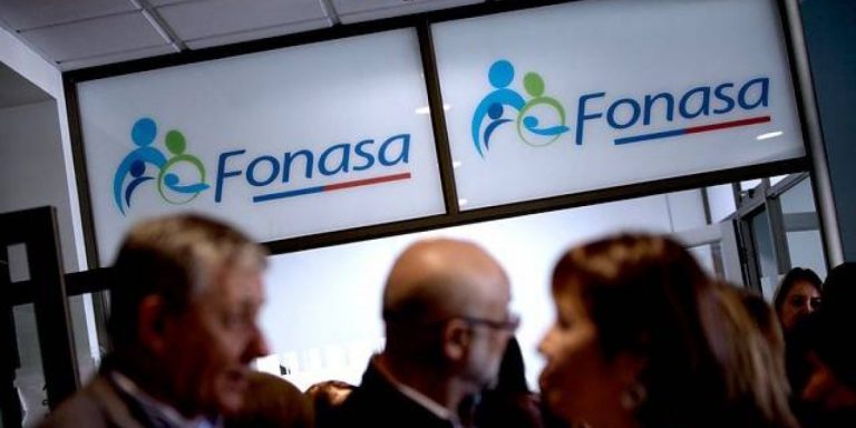 Más de $1900 millones sin retirar: Fonasa inició proceso de devolución de excesos