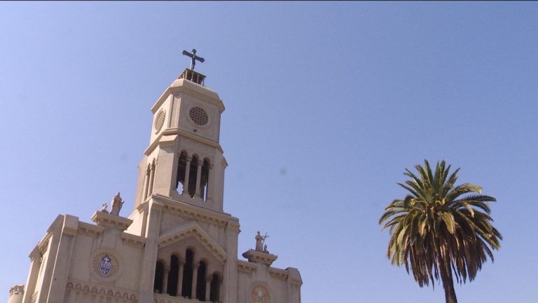 Toda una tortura: Vecinos denuncian que iglesia da campanazos todos los días, cada una hora, hasta la noche