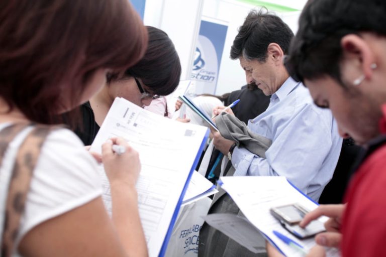 Portal ofrece empleos como mayordomo con sueldos que pueden llegar a los $650 mil