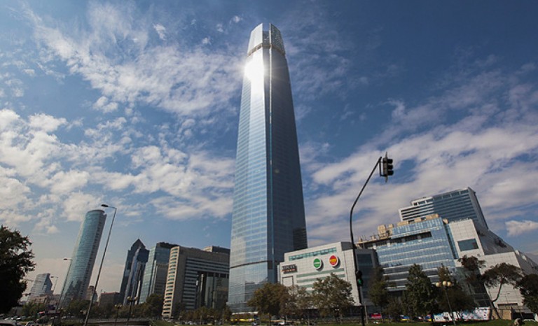 Hombre murió al caer desde el quinto piso en el mall Costanera Center